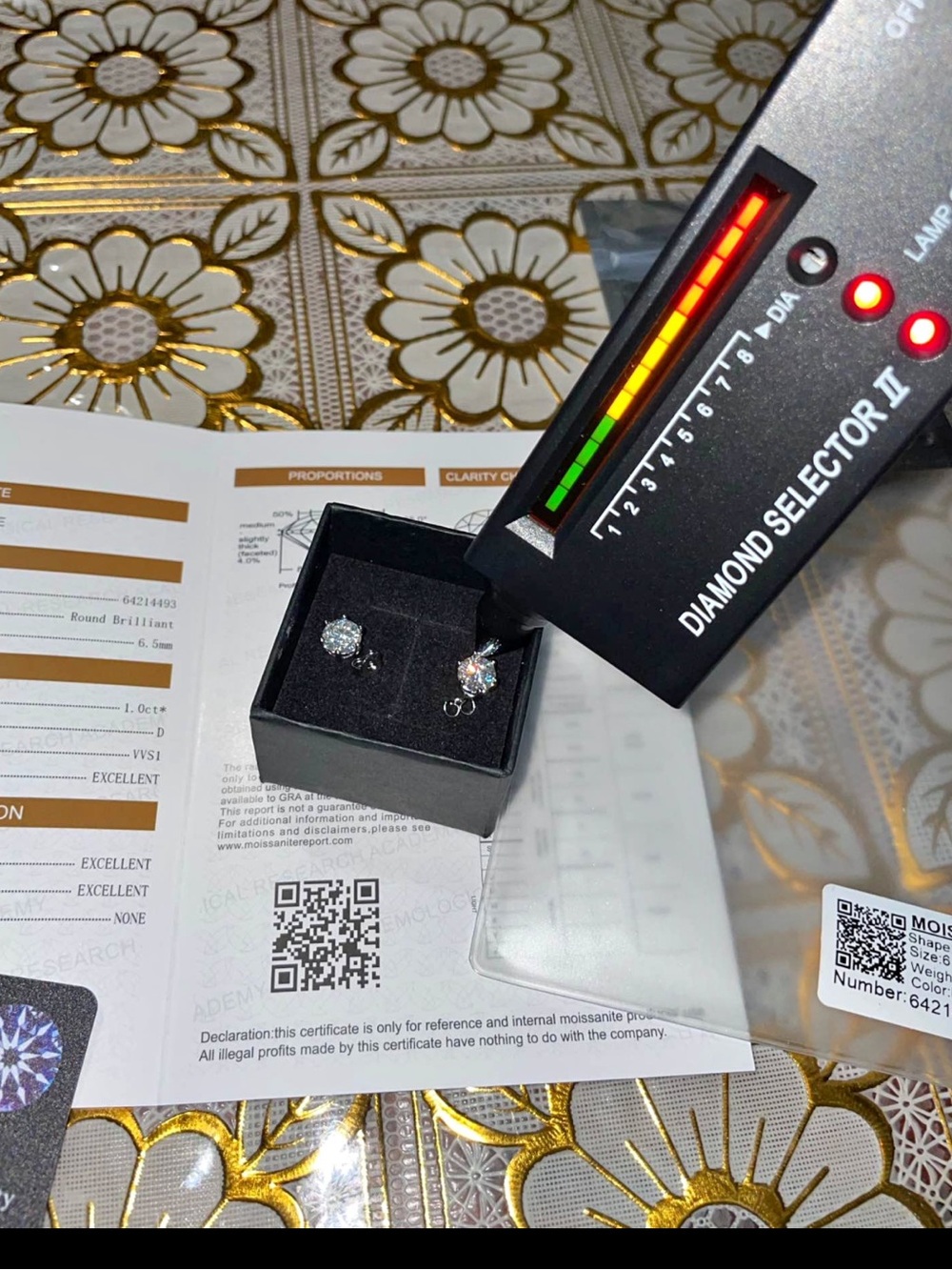 Round Stud Earrings in Clear Sparkling Stone